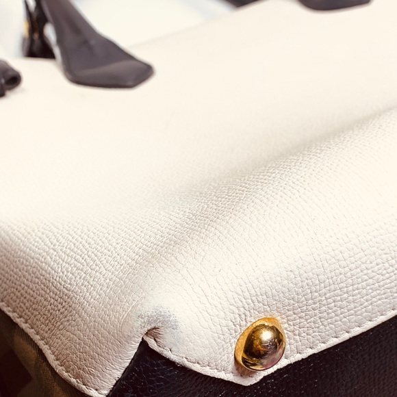 Burberry Leather White Black Handbag. W/COA - Picture 5 of 8